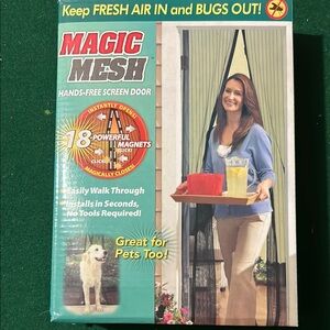 Magic Mesh Hands-Free Screen Door